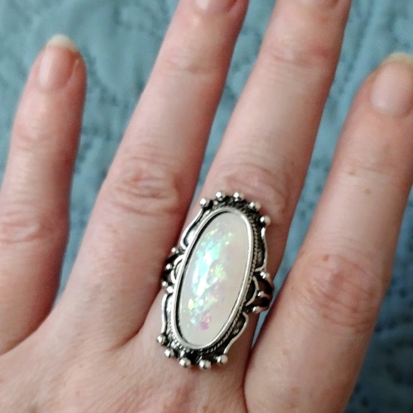 NWOB silver tone moonstone ring - Picture 2 of 8